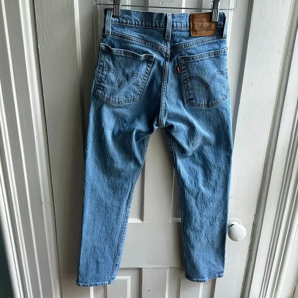Levi's Wedgie Straight Crop Jeans in Tango Blue